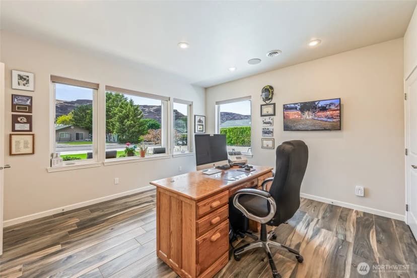 Property photo for 825 / 815 Hunter Avenue Sw, Quincy photo 16