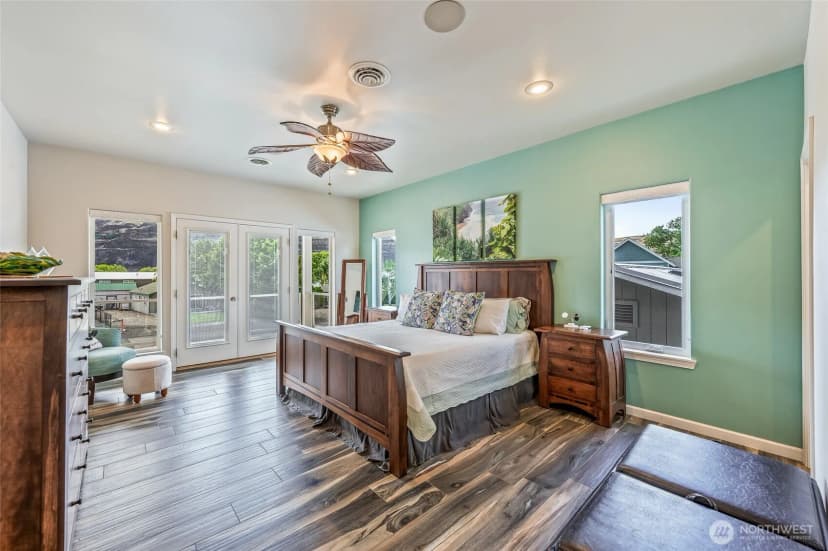Property photo for 825 / 815 Hunter Avenue Sw, Quincy photo 18