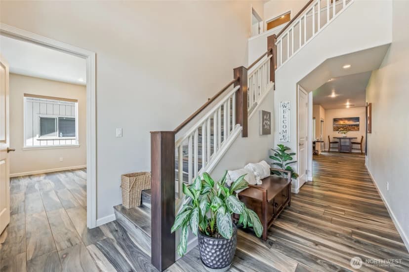 Property photo for 825 / 815 Hunter Avenue Sw, Quincy photo 5
