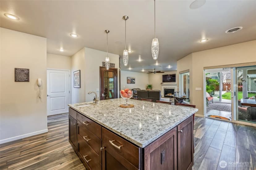 Property photo for 825 / 815 Hunter Avenue Sw, Quincy photo 13