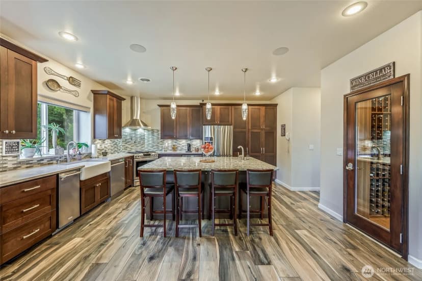 Property photo for 825 / 815 Hunter Avenue Sw, Quincy photo 12