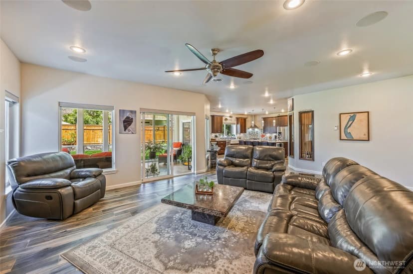 Property photo for 825 / 815 Hunter Avenue Sw, Quincy photo 6