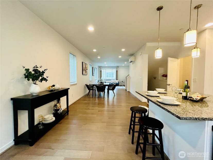 Property photo for 15729 Ne 14th Aly, Bellevue photo 14