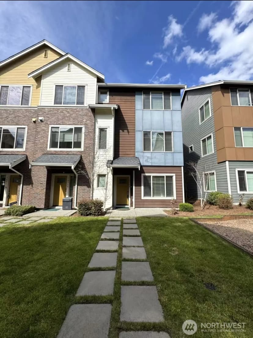 Property photo for 15729 Ne 14th Aly, Bellevue