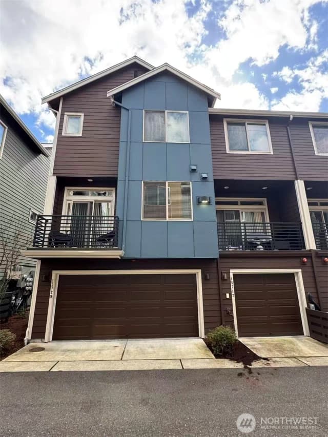 Property photo for 15729 Ne 14th Aly, Bellevue photo 3