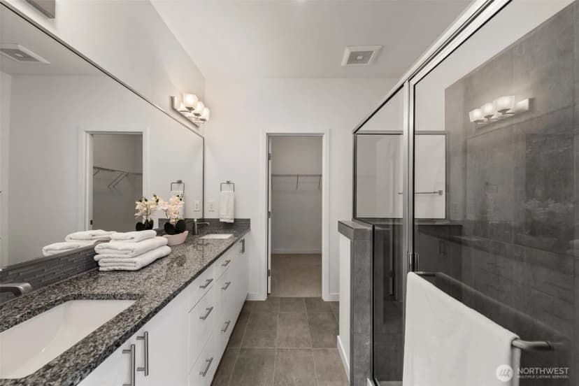 Property photo for 15729 Ne 14th Aly, Bellevue photo 17