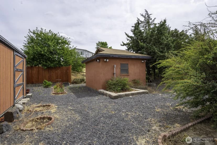 Property photo for 618 1st Avenue Ne, Soap Lake photo 9