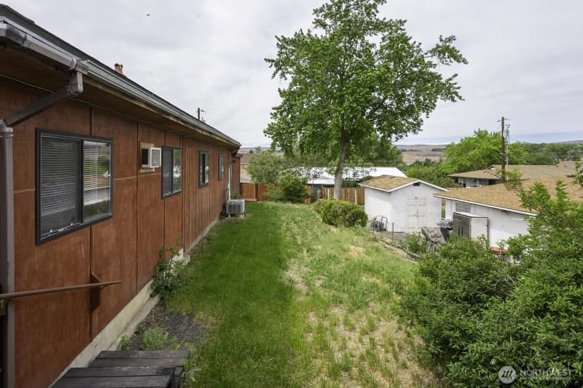 Property photo for 618 1st Avenue Ne, Soap Lake photo 8
