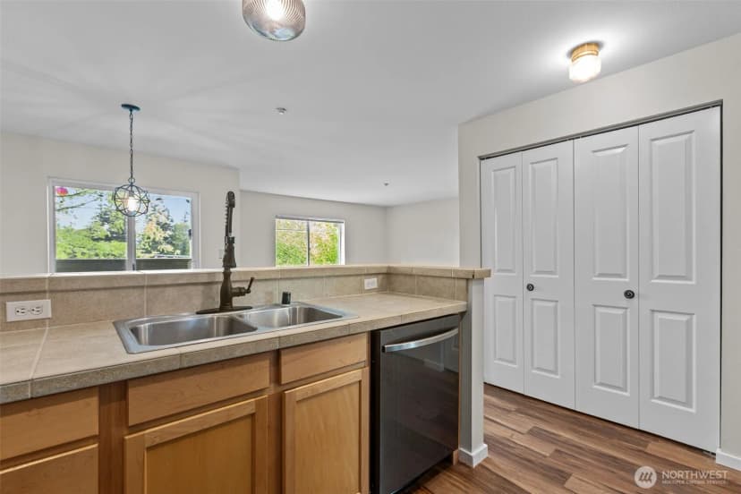 Property photo for 1931 23rd Place Ne #202, Issaquah photo 12