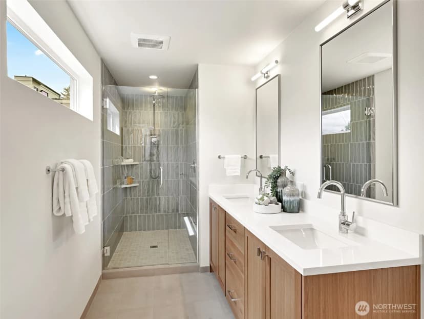 Property photo for 1411 B N 48th Street, Seattle photo 23