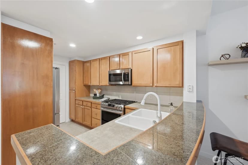 Property photo for 2607 Western Avenue #403, Seattle photo 10
