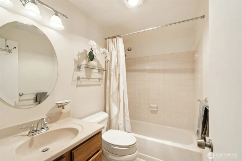 Property photo for 4222 Beach Drive Sw #202, Seattle photo 15