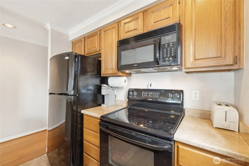 Property photo for 4222 Beach Drive Sw #202, Seattle photo 11