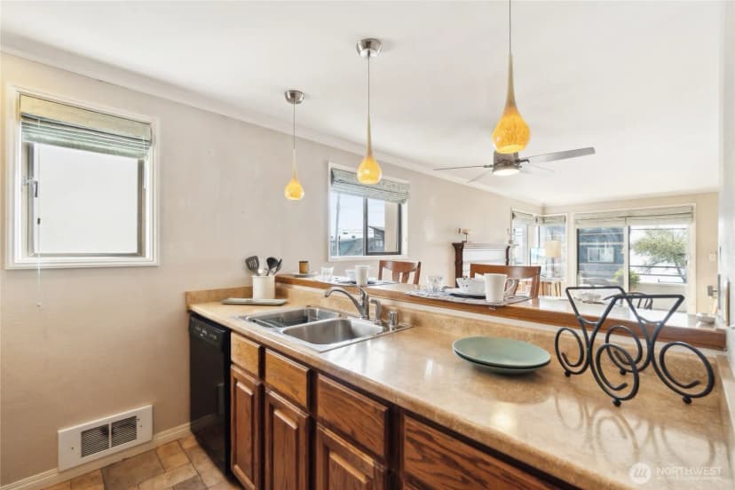 Property photo for 4222 Beach Drive Sw #202, Seattle photo 9