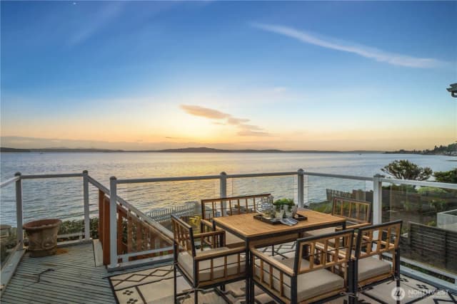 Property photo for 5637 Beach Drive Sw, Seattle photo 4
