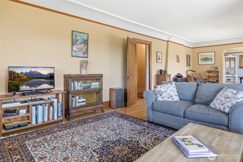 Property photo for 3002 Ne 57th Street, Seattle photo 9