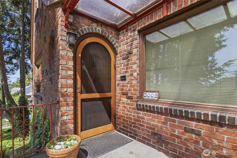 Property photo for 3002 Ne 57th Street, Seattle photo 4