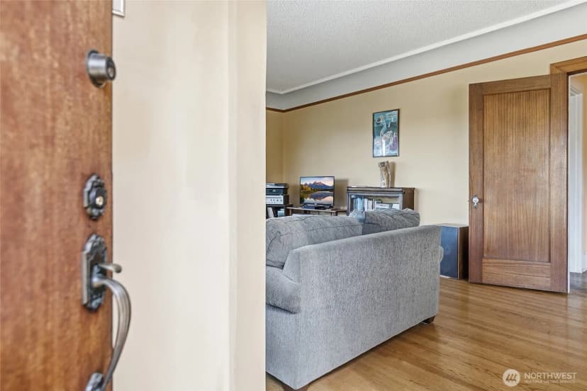 Property photo for 3002 Ne 57th Street, Seattle photo 5