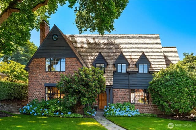 Property photo for 1105 Shenandoah Drive E, Seattle