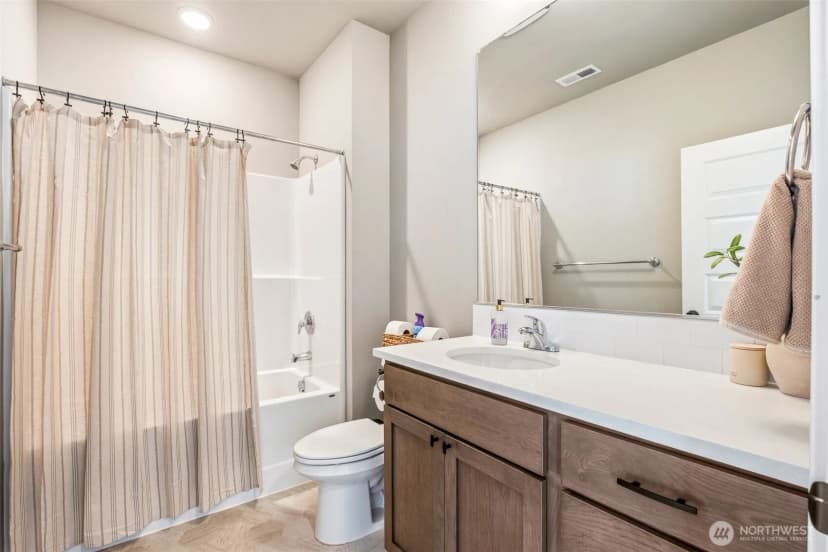 Property photo for 721 J Street Ne, Quincy photo 11