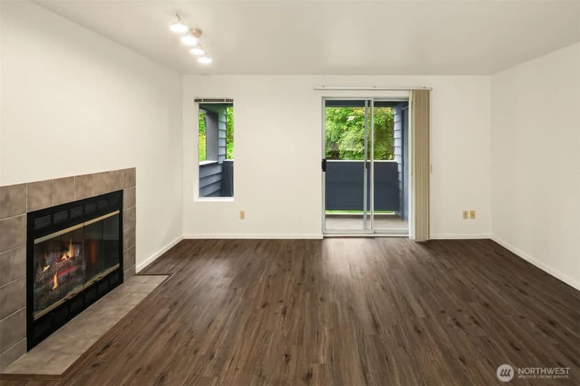 Property photo for 170 Newport Way Nw #d31, Issaquah photo 9