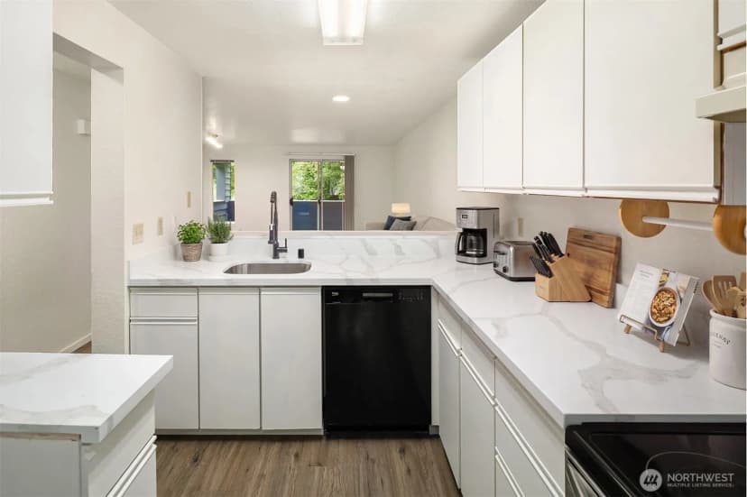Property photo for 170 Newport Way Nw #d31, Issaquah photo 6