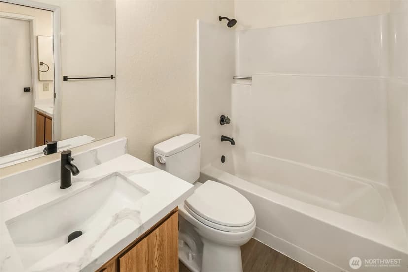 Property photo for 170 Newport Way Nw #d31, Issaquah photo 17
