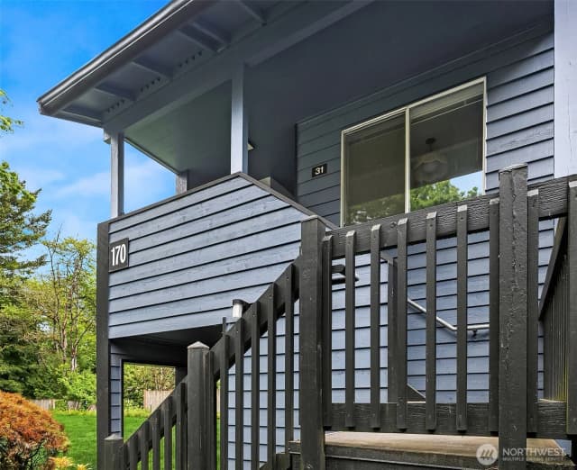Property photo for 170 Newport Way Nw #d31, Issaquah photo 2