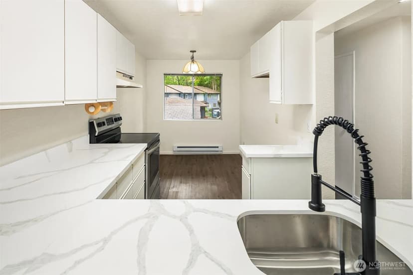 Property photo for 170 Newport Way Nw #d31, Issaquah photo 4