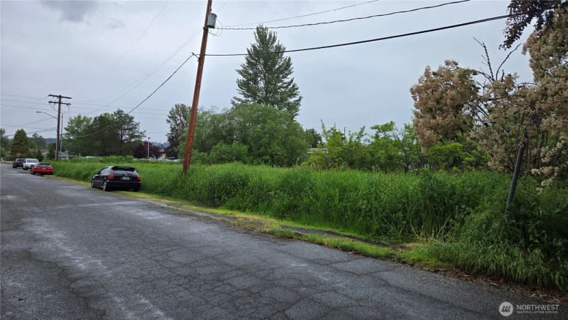 Property photo for 1215 9th Street Se, Puyallup photo 4