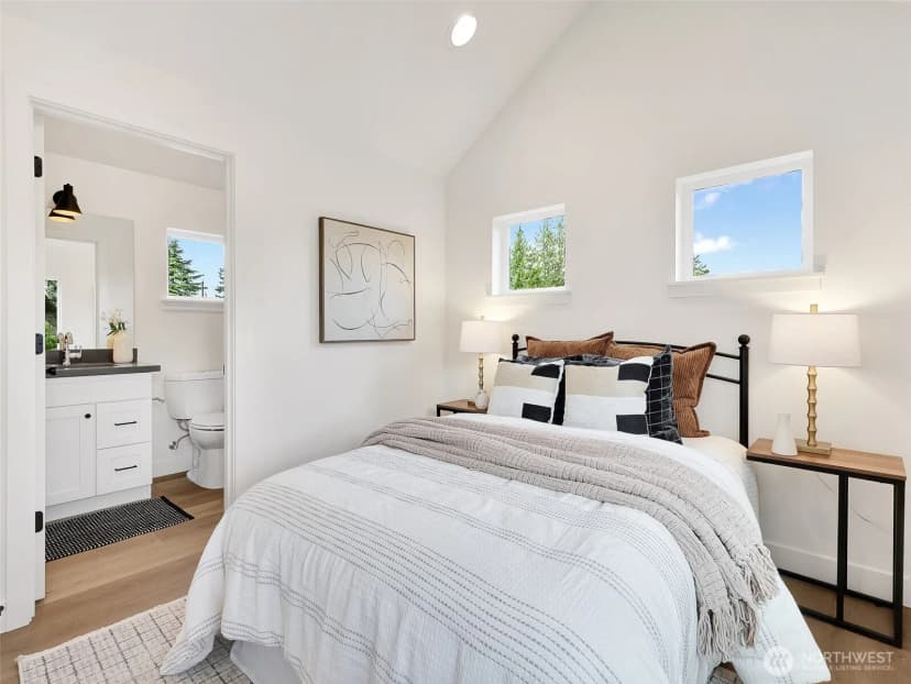 Property photo for 8126 12th Avenue Sw, Seattle photo 17