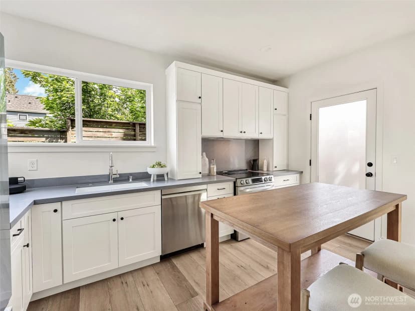 Property photo for 8126 12th Avenue Sw, Seattle photo 7