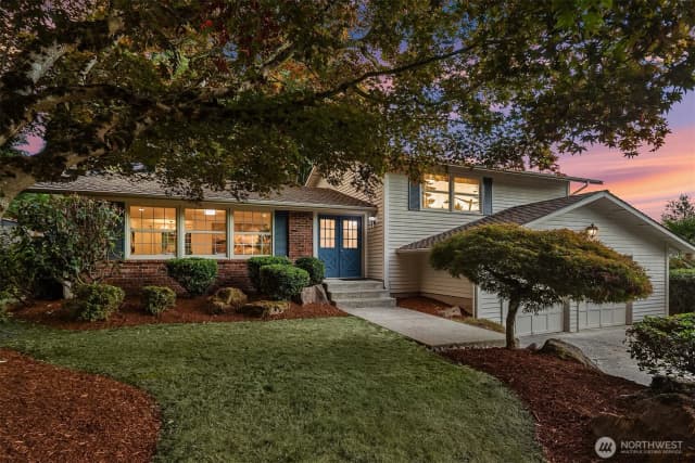 Property photo for 15003 Ne 10th Place, Bellevue