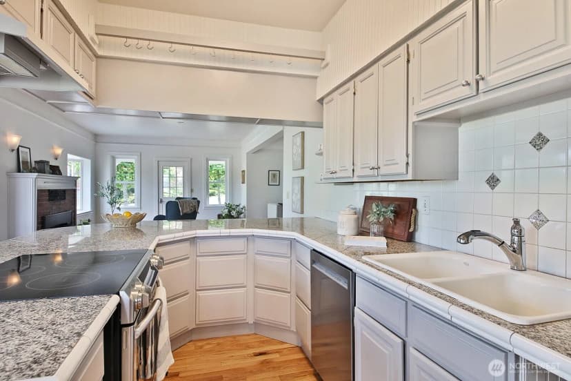 Property photo for 428 2nd Street, Langley photo 9