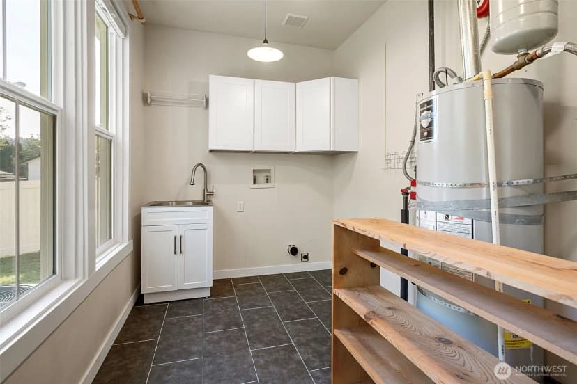 Property photo for 1515 Everett Street, Sumner photo 12