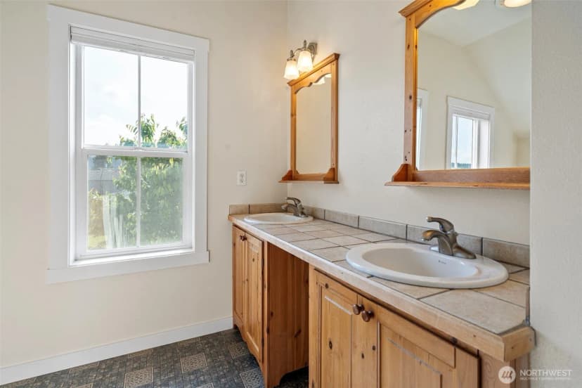 Property photo for 1515 Everett Street, Sumner photo 17