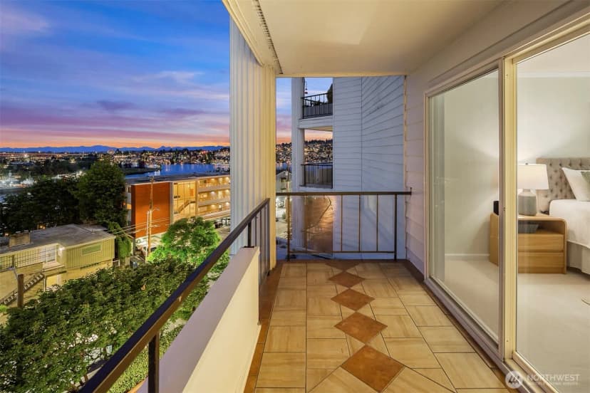 Property photo for 2565 Dexter Avenue N #303, Seattle photo 27