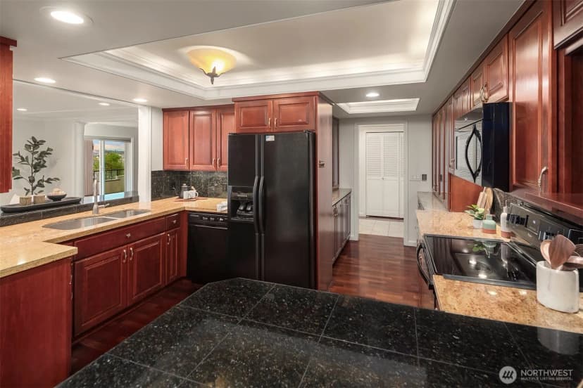 Property photo for 2565 Dexter Avenue N #303, Seattle photo 23