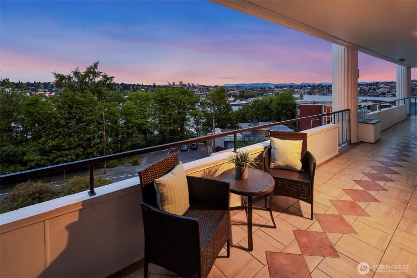 Property photo for 2565 Dexter Avenue N #303, Seattle photo 16
