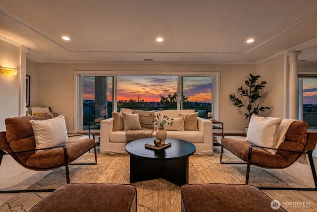 Property photo for 2565 Dexter Avenue N #303, Seattle photo 4