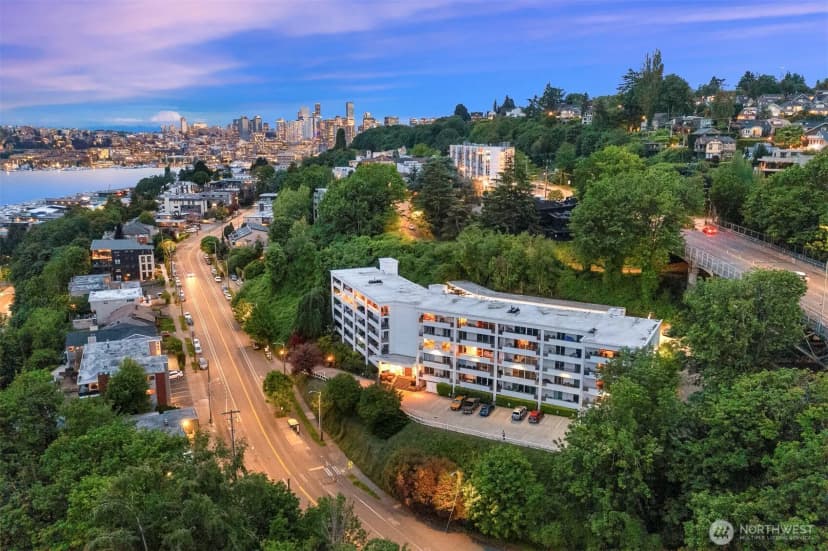 Property photo for 2565 Dexter Avenue N #303, Seattle photo 36