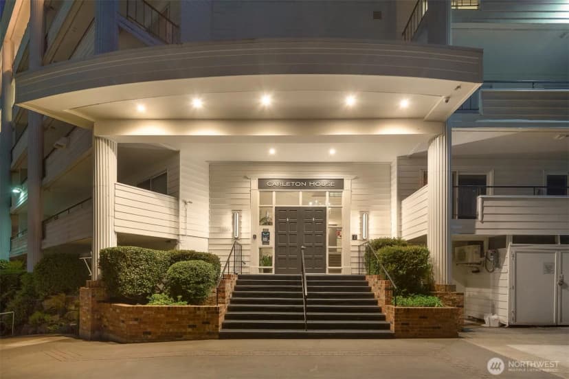 Property photo for 2565 Dexter Avenue N #303, Seattle photo 3
