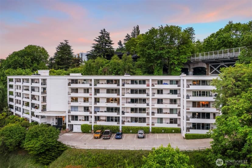Property photo for 2565 Dexter Avenue N #303, Seattle photo 35