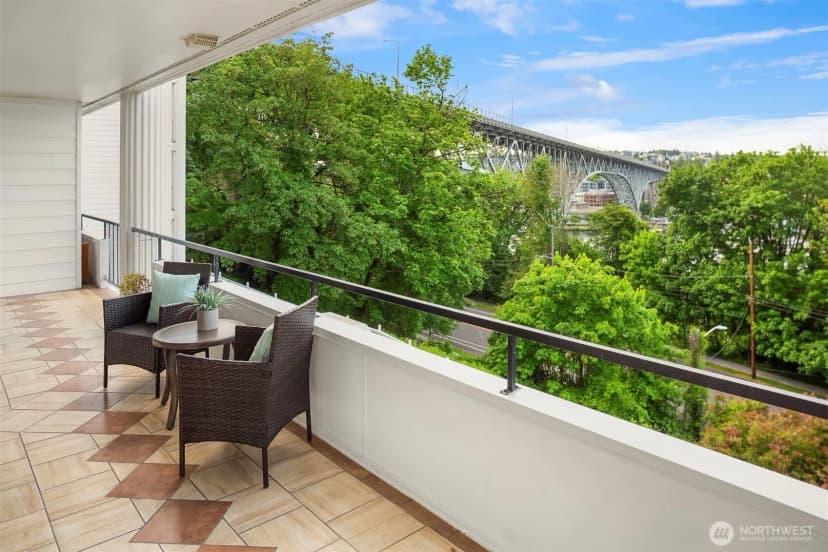 Property photo for 2565 Dexter Avenue N #303, Seattle photo 13