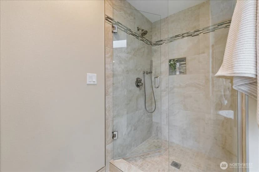 Property photo for 6041 118th Avenue Se, Bellevue photo 24