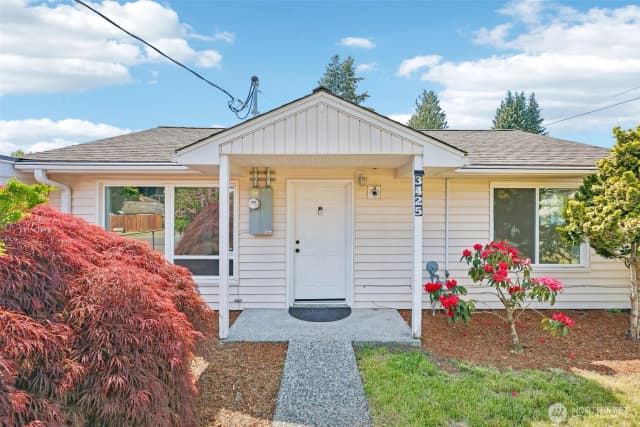 Property photo for 3425 Ne 7th Place, Renton