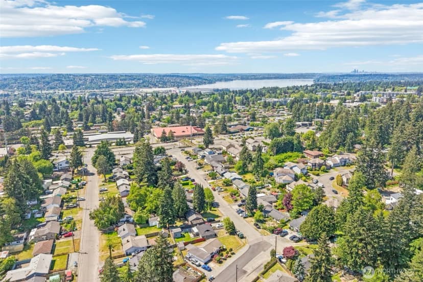 Property photo for 3425 Ne 7th Place, Renton photo 33