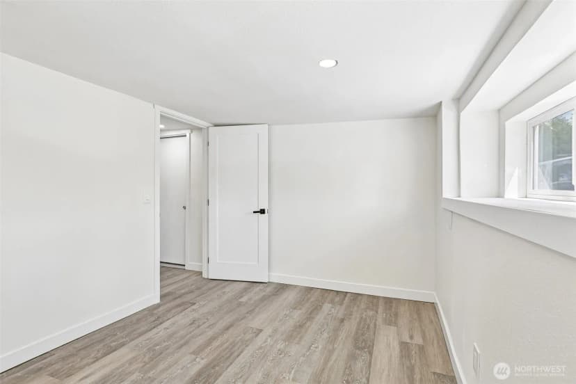 Property photo for 3425 Ne 7th Place, Renton photo 19