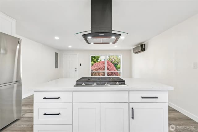 Property photo for 3425 Ne 7th Place, Renton photo 5