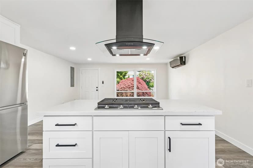 Property photo for 3425 Ne 7th Place, Renton photo 5